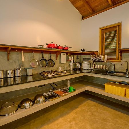 Sixth Sense Hostel Унаватуна Экстерьер фото