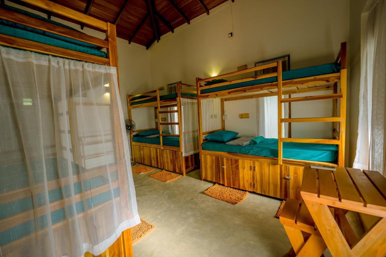 Sixth Sense Hostel Унаватуна Экстерьер фото