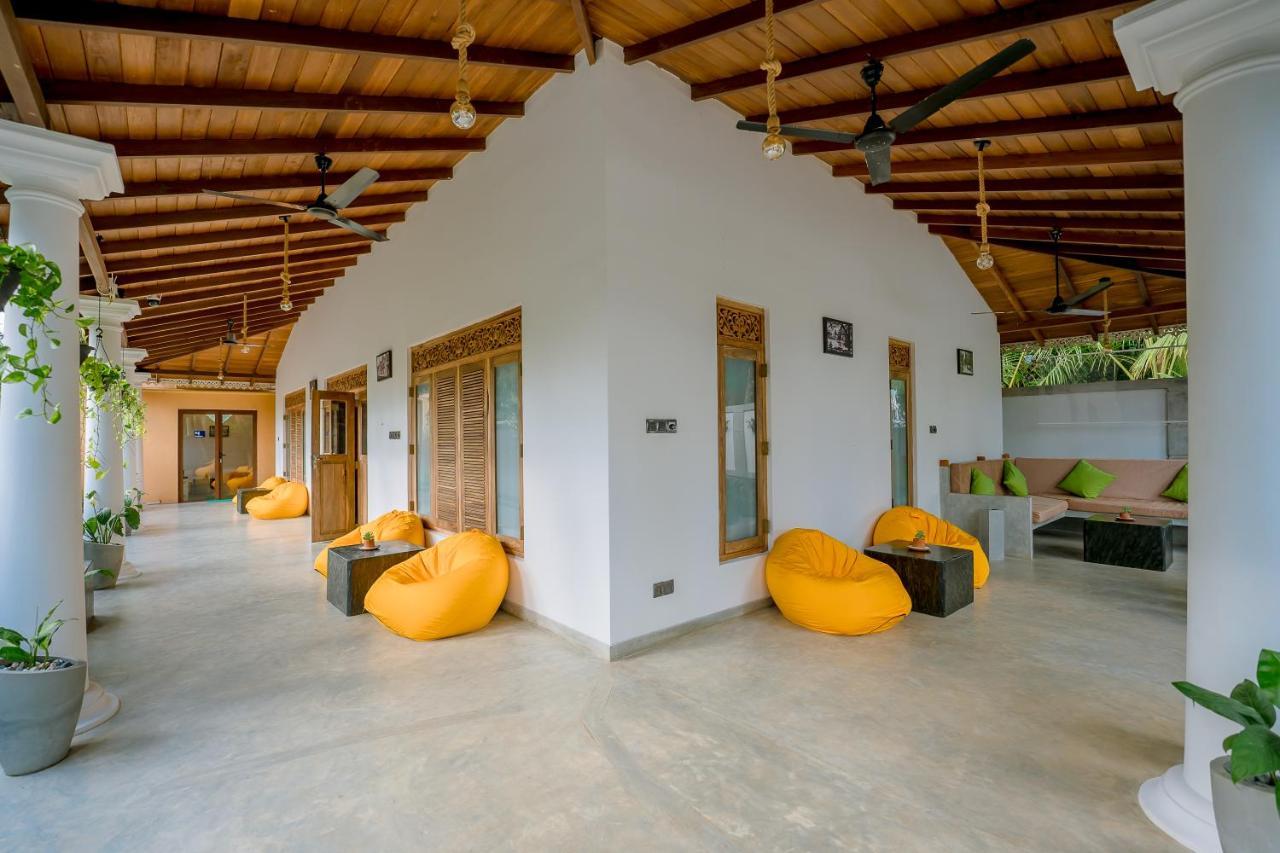 Sixth Sense Hostel Унаватуна Экстерьер фото