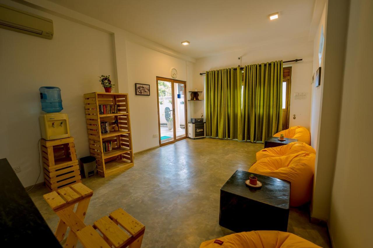 Sixth Sense Hostel Унаватуна Экстерьер фото