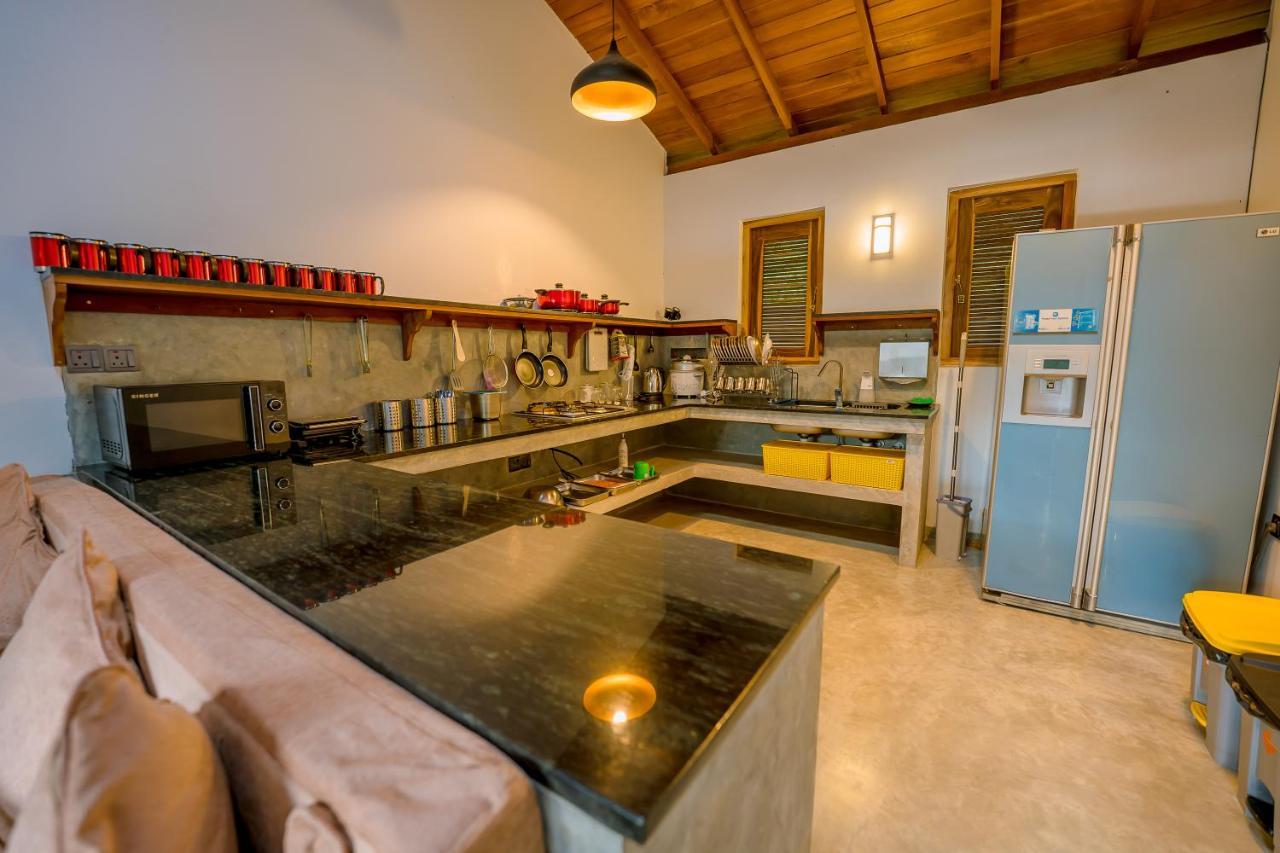 Sixth Sense Hostel Унаватуна Экстерьер фото
