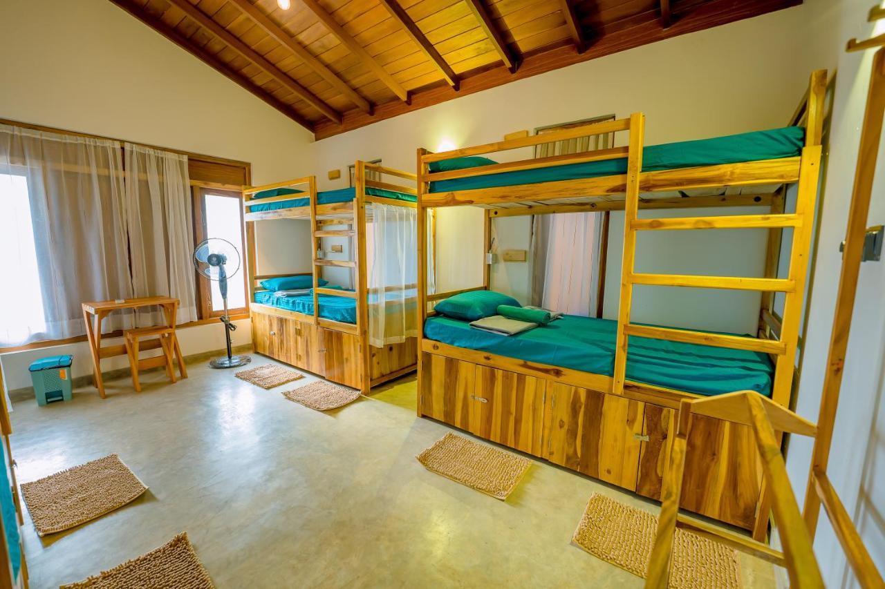 Sixth Sense Hostel Унаватуна Экстерьер фото