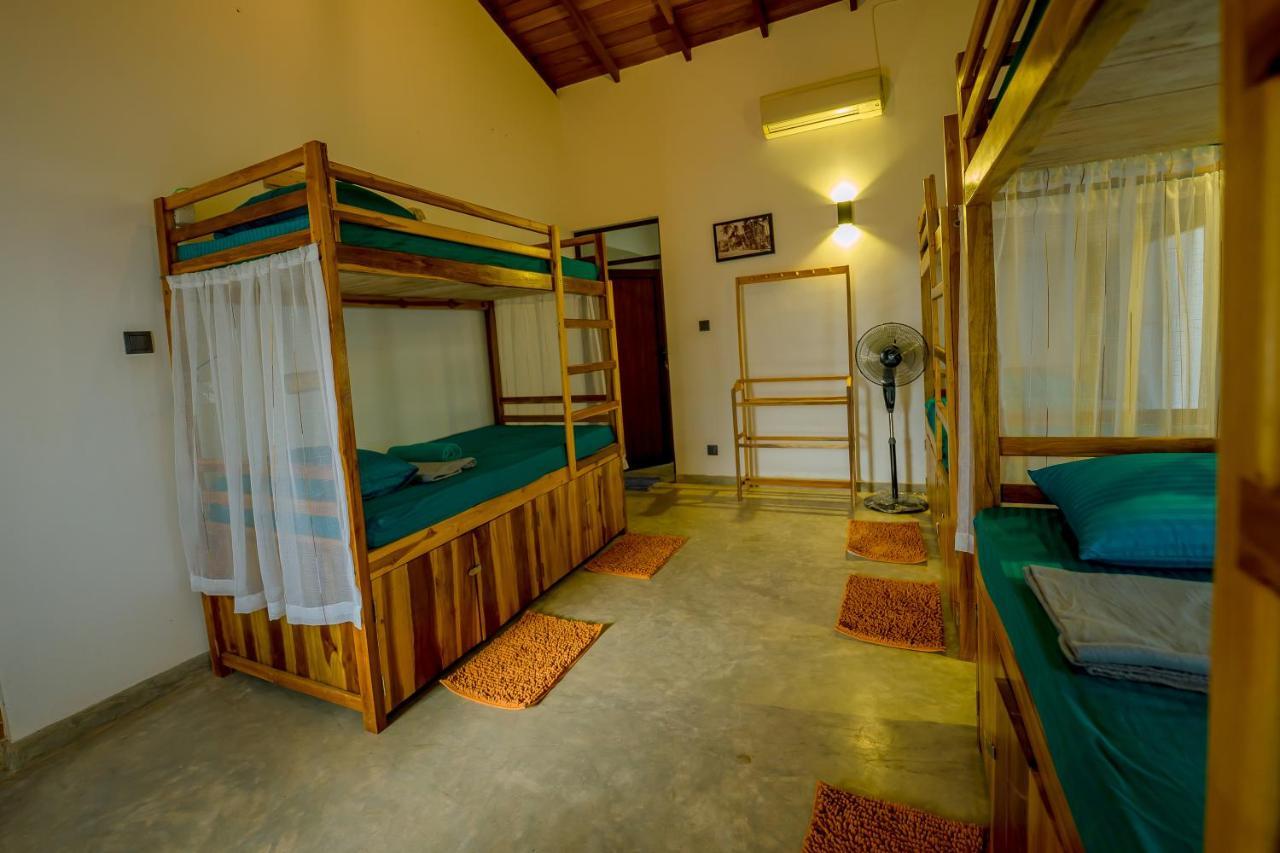 Sixth Sense Hostel Унаватуна Экстерьер фото
